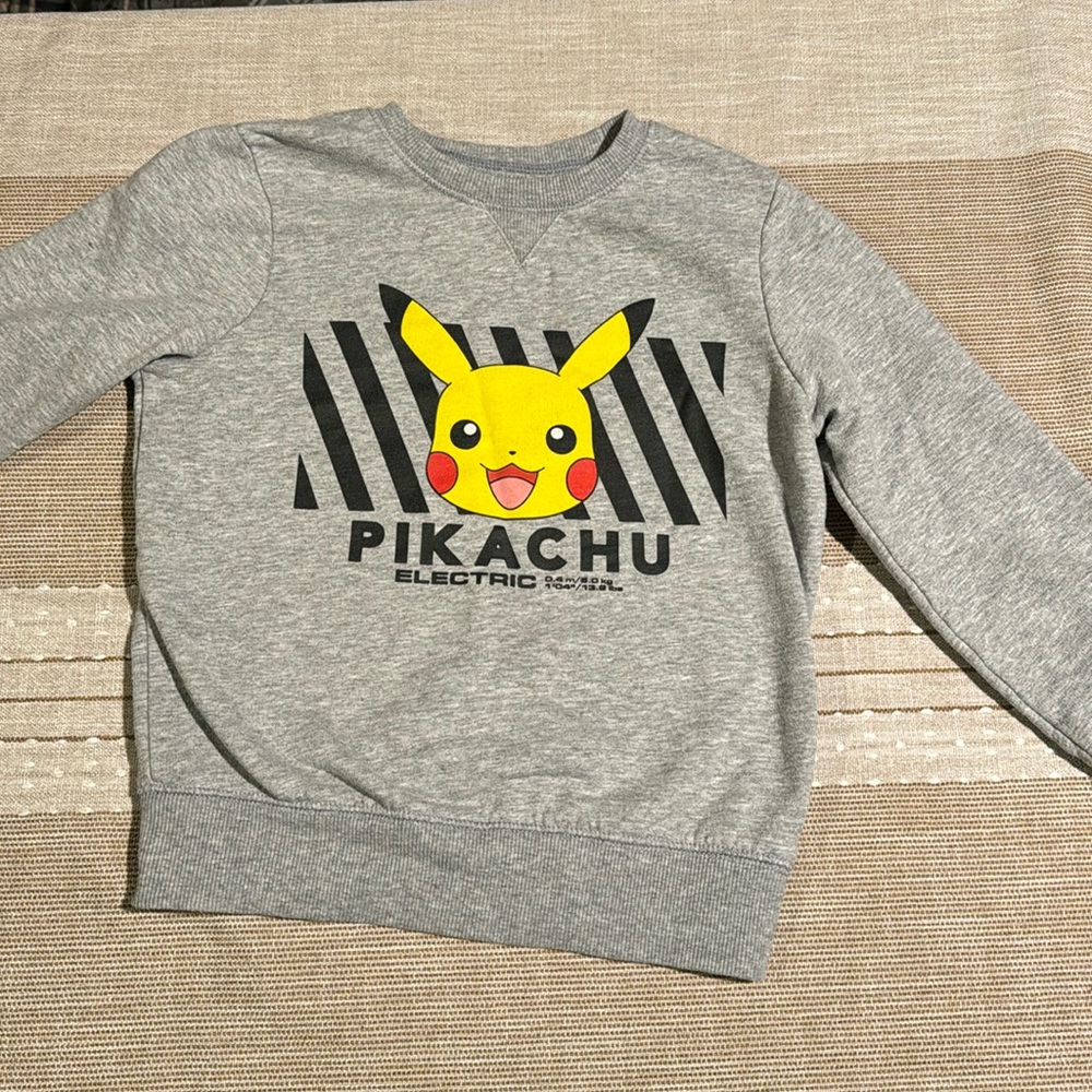 Kids Pikachu crew neck sweatshirt. Size 6